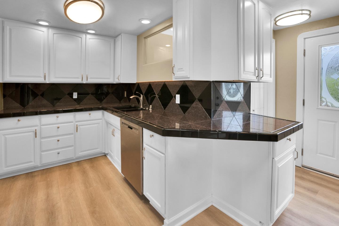Detail Gallery Image 20 of 34 For 576 Sims Rd, Santa Cruz,  CA 95060 - 3 Beds | 2 Baths