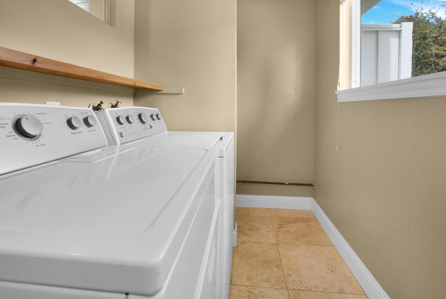 Detail Gallery Image 21 of 34 For 576 Sims Rd, Santa Cruz,  CA 95060 - 3 Beds | 2 Baths