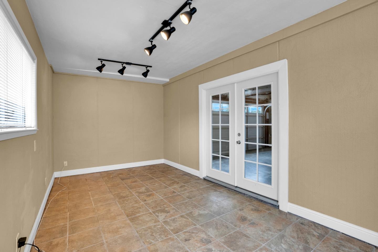 Detail Gallery Image 28 of 34 For 576 Sims Rd, Santa Cruz,  CA 95060 - 3 Beds | 2 Baths