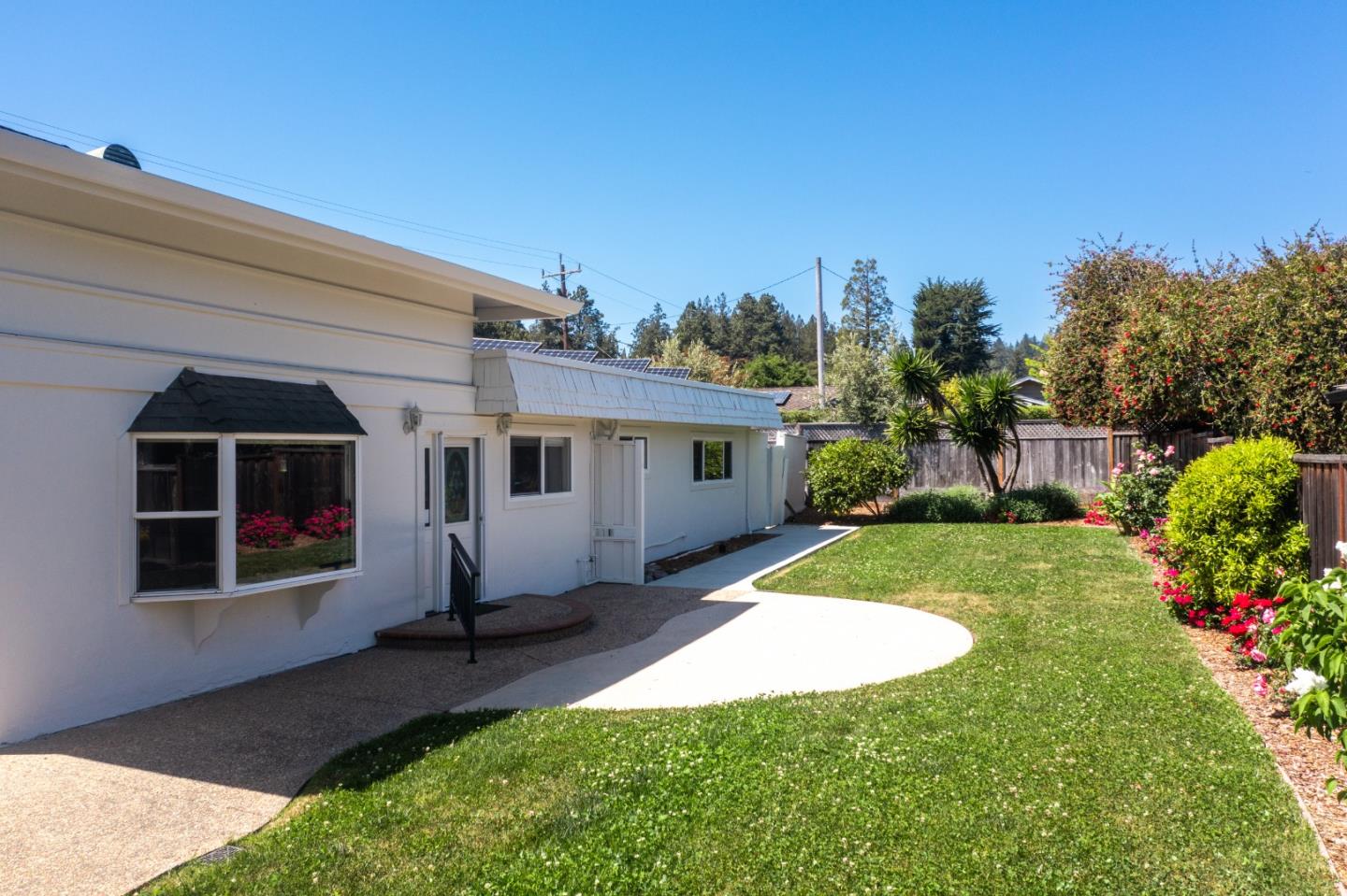 Detail Gallery Image 4 of 34 For 576 Sims Rd, Santa Cruz,  CA 95060 - 3 Beds | 2 Baths