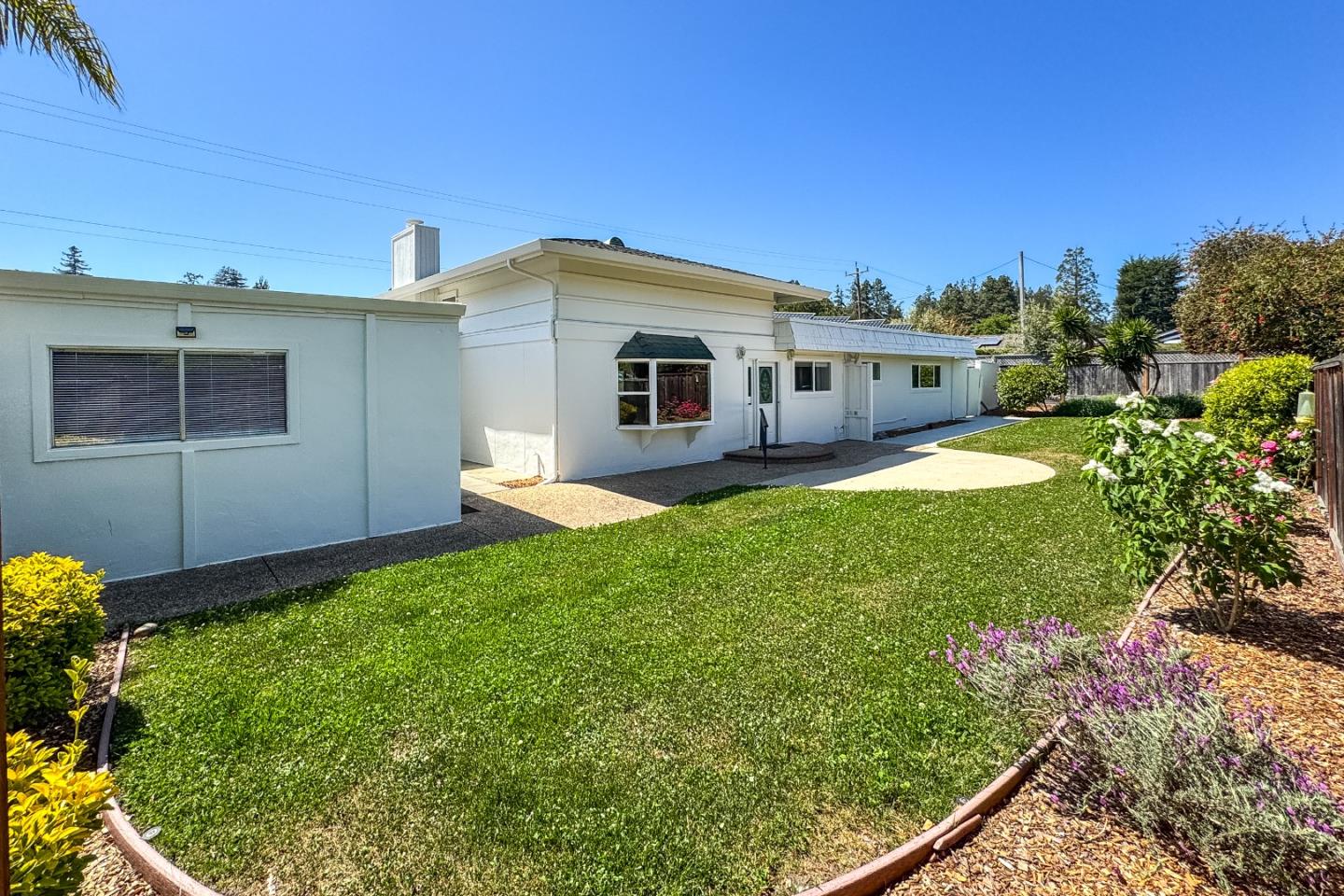 Detail Gallery Image 5 of 34 For 576 Sims Rd, Santa Cruz,  CA 95060 - 3 Beds | 2 Baths