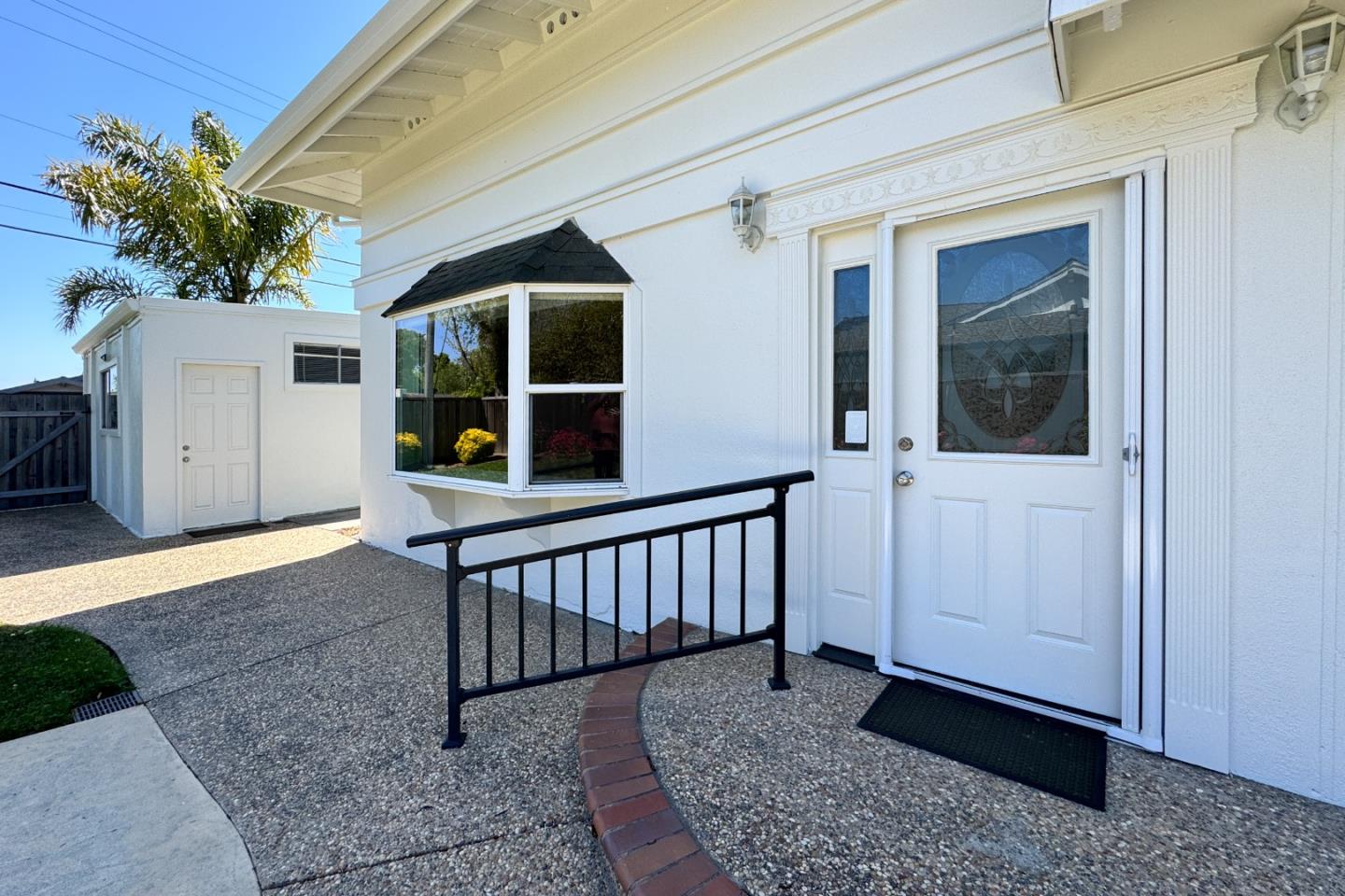 Detail Gallery Image 6 of 34 For 576 Sims Rd, Santa Cruz,  CA 95060 - 3 Beds | 2 Baths