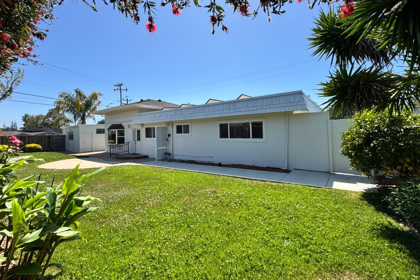 Detail Gallery Image 7 of 34 For 576 Sims Rd, Santa Cruz,  CA 95060 - 3 Beds | 2 Baths