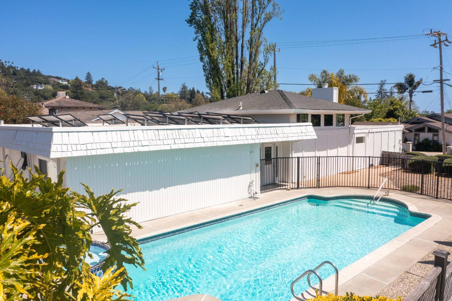 Detail Gallery Image 8 of 34 For 576 Sims Rd, Santa Cruz,  CA 95060 - 3 Beds | 2 Baths