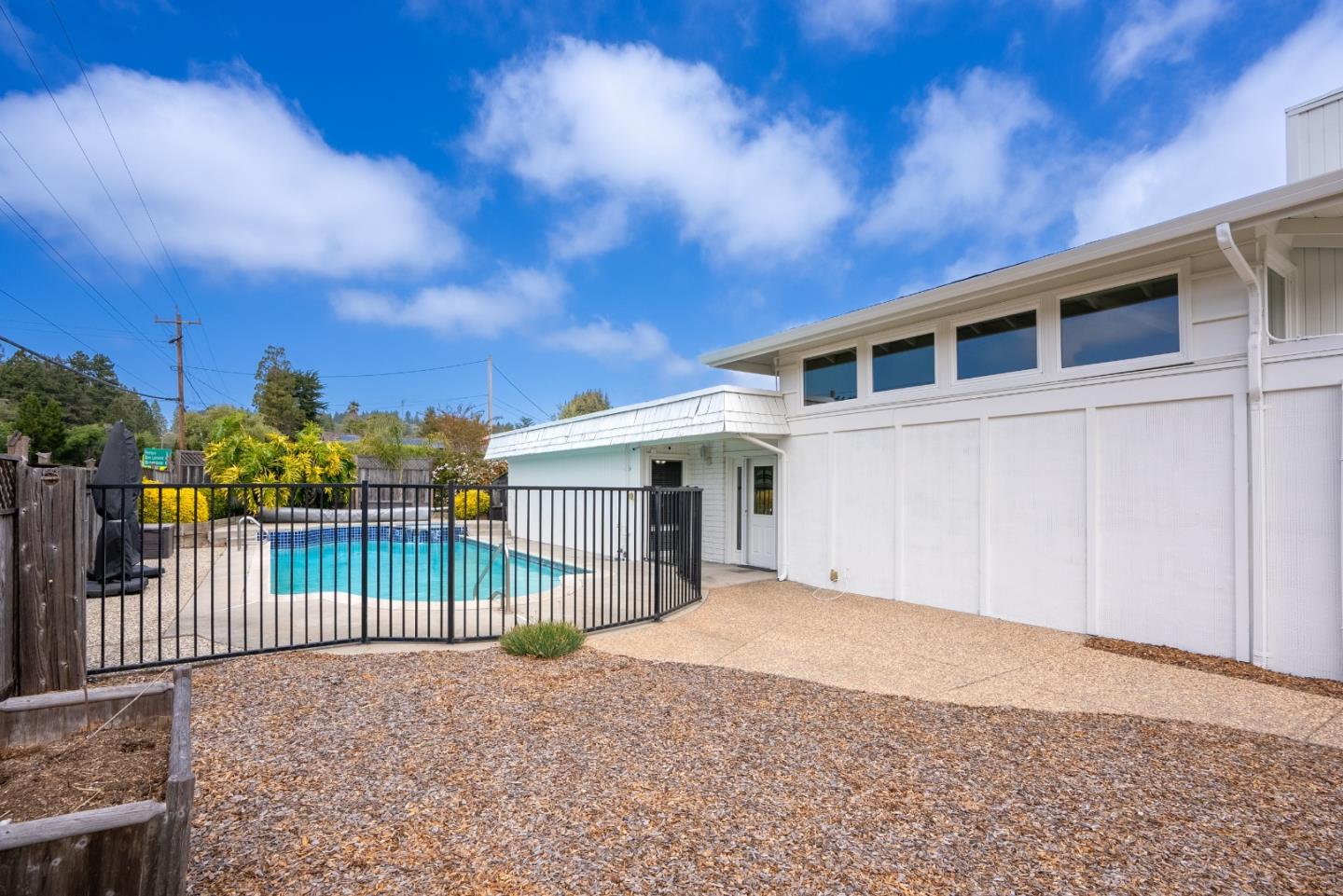 Detail Gallery Image 9 of 34 For 576 Sims Rd, Santa Cruz,  CA 95060 - 3 Beds | 2 Baths