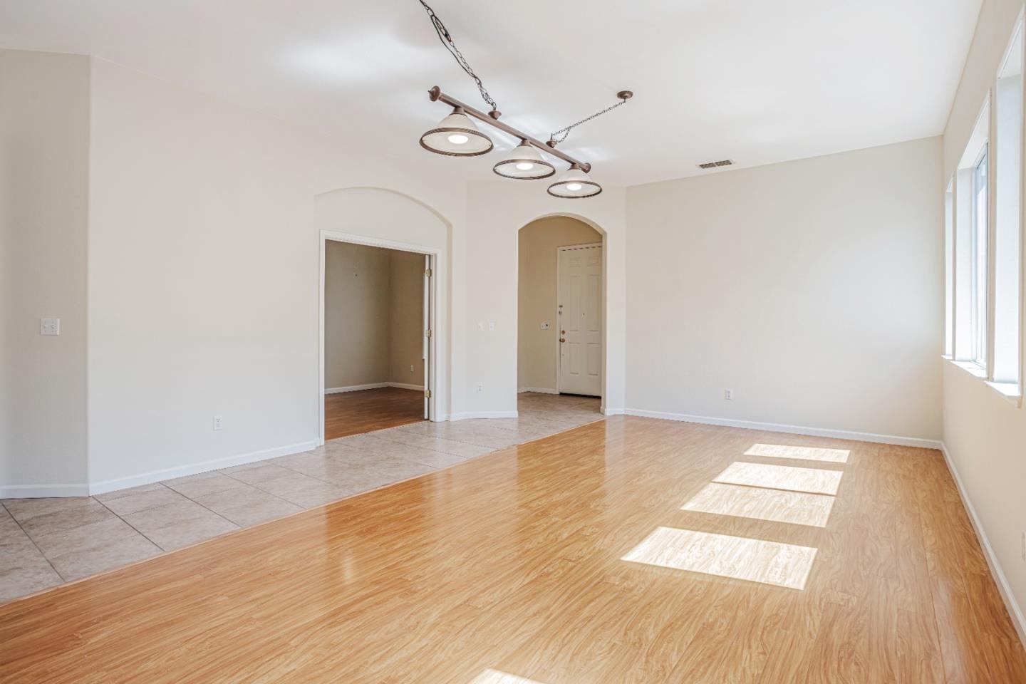 Detail Gallery Image 14 of 33 For 9712 Bovill Dr, Elk Grove,  CA 95624 - 4 Beds | 2 Baths