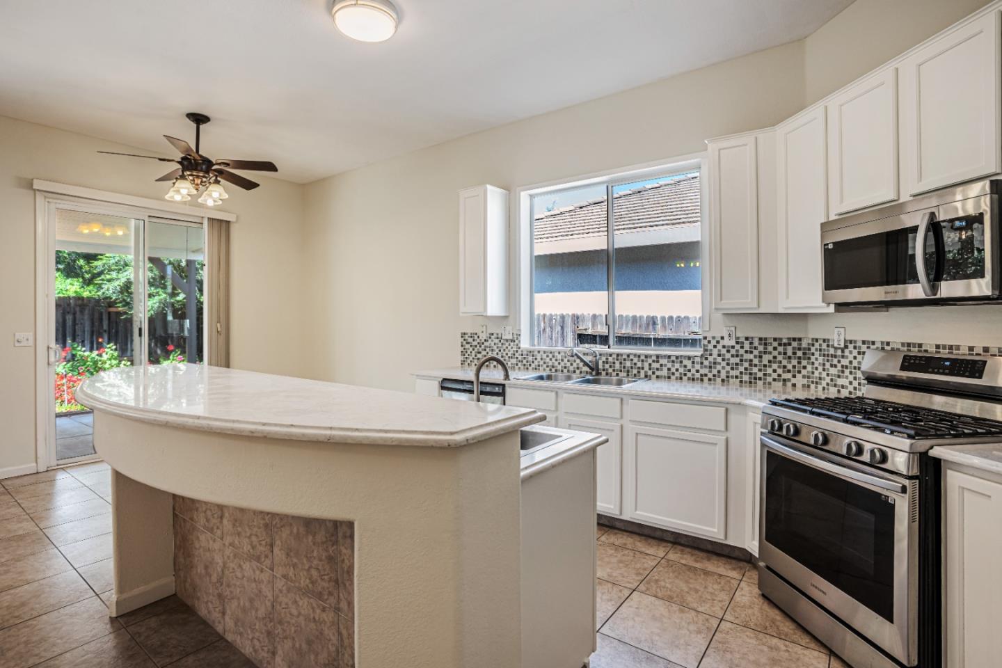 Detail Gallery Image 15 of 33 For 9712 Bovill Dr, Elk Grove,  CA 95624 - 4 Beds | 2 Baths