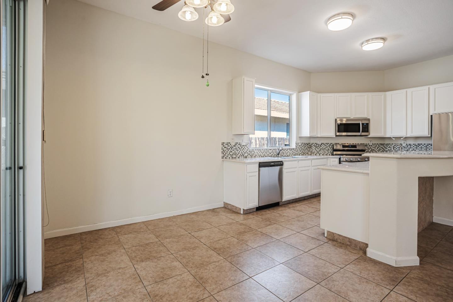 Detail Gallery Image 18 of 33 For 9712 Bovill Dr, Elk Grove,  CA 95624 - 4 Beds | 2 Baths