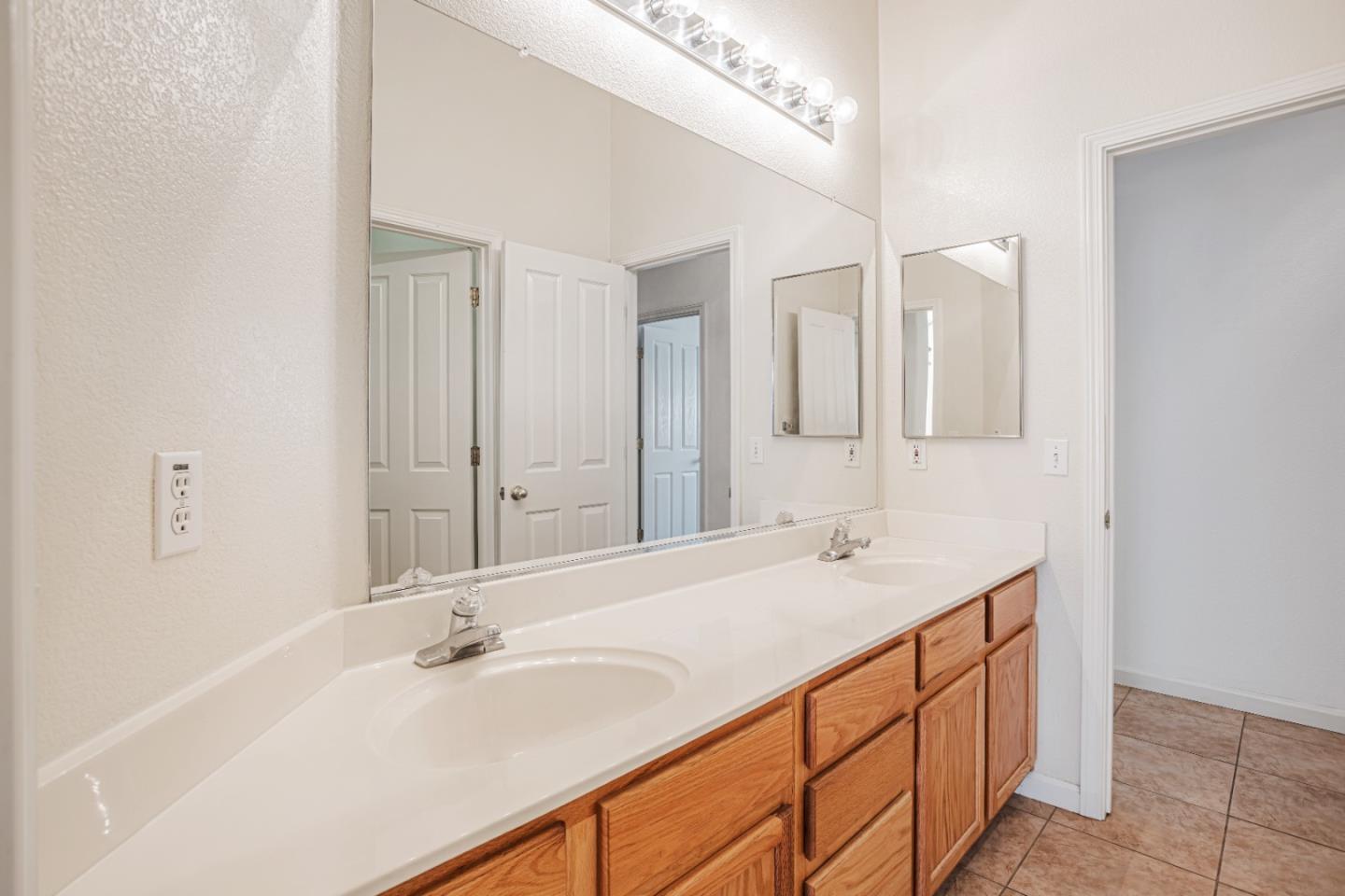 Detail Gallery Image 27 of 33 For 9712 Bovill Dr, Elk Grove,  CA 95624 - 4 Beds | 2 Baths