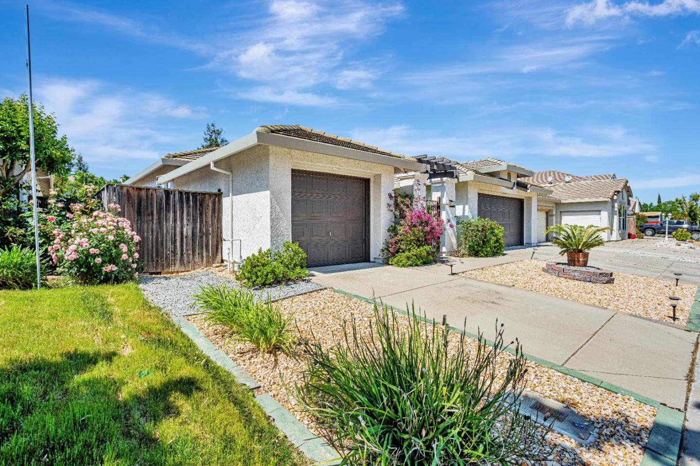 Detail Gallery Image 3 of 33 For 9712 Bovill Dr, Elk Grove,  CA 95624 - 4 Beds | 2 Baths