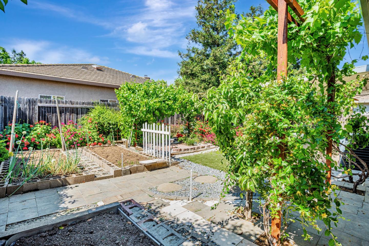 Detail Gallery Image 30 of 33 For 9712 Bovill Dr, Elk Grove,  CA 95624 - 4 Beds | 2 Baths