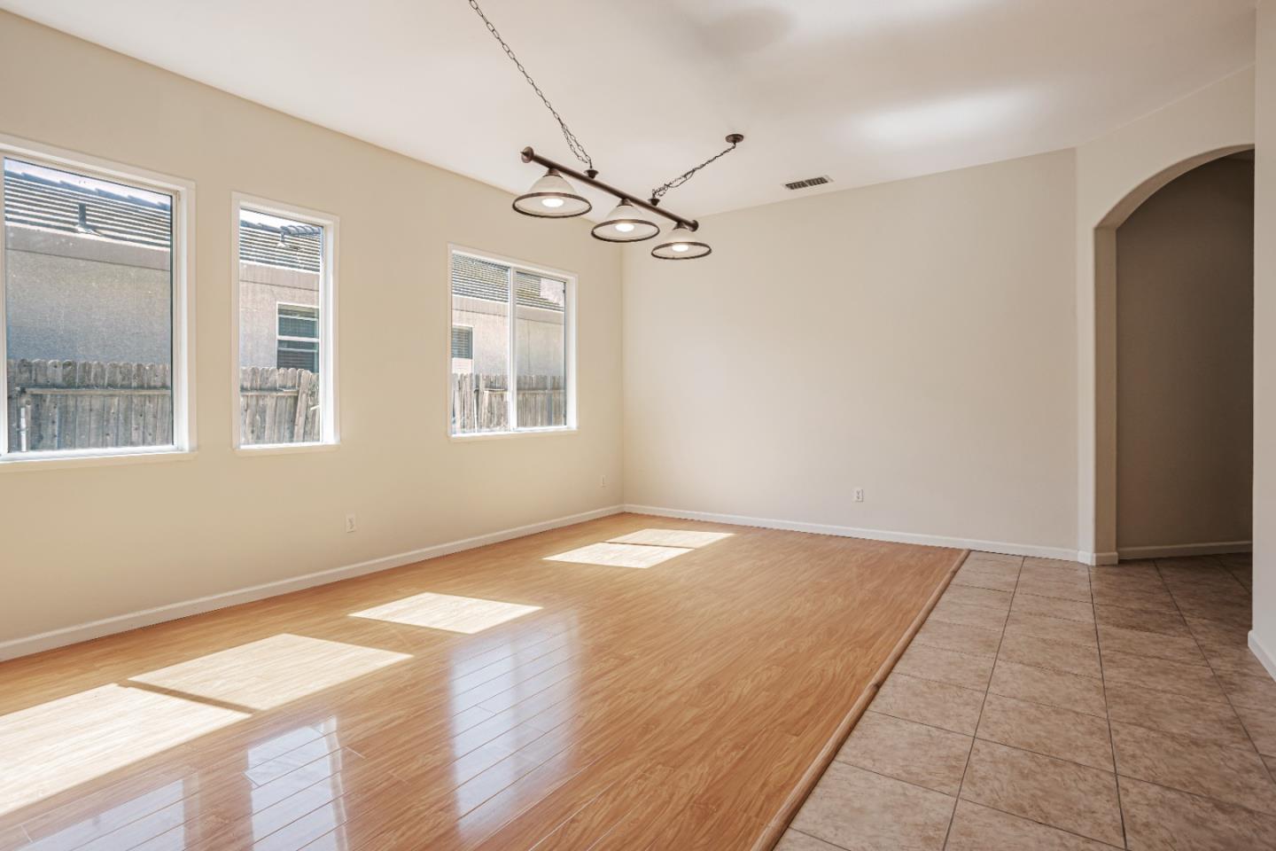 Detail Gallery Image 7 of 33 For 9712 Bovill Dr, Elk Grove,  CA 95624 - 4 Beds | 2 Baths