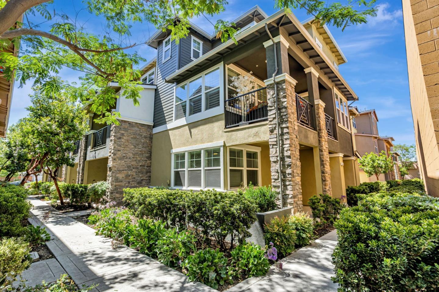 Detail Gallery Image 2 of 52 For 1656 Prime Pl #1,  San Jose,  CA 95124 - 4 Beds | 4 Baths