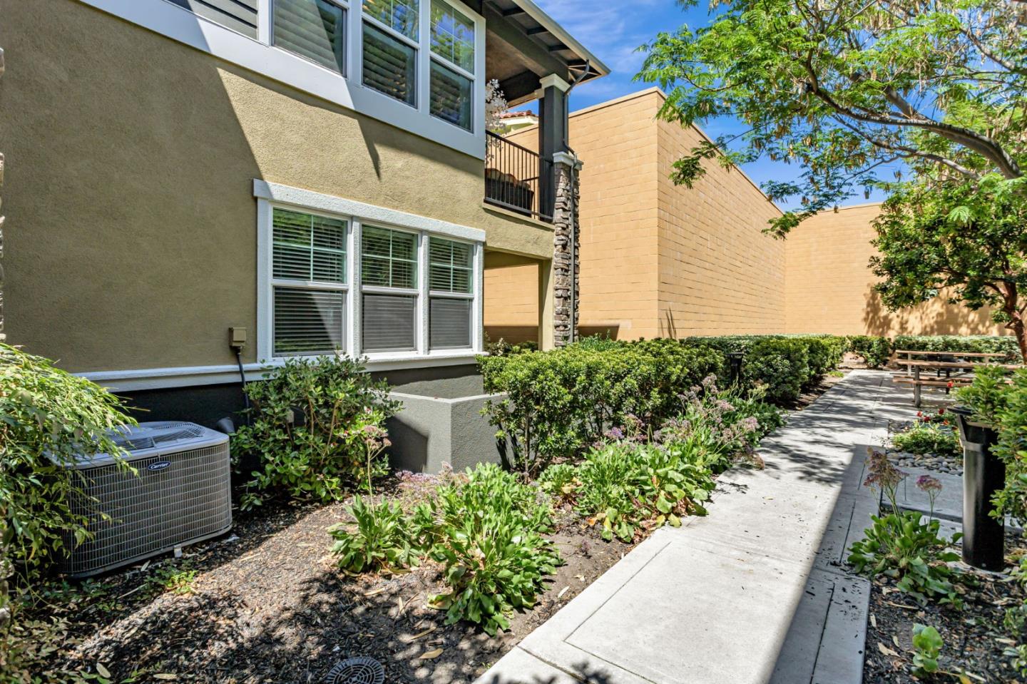 Detail Gallery Image 4 of 52 For 1656 Prime Pl #1,  San Jose,  CA 95124 - 4 Beds | 4 Baths