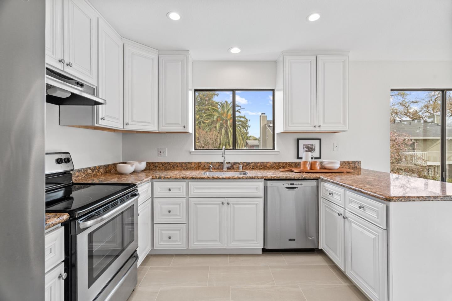Detail Gallery Image 10 of 23 For 253 Oak Ave #202,  Redwood City,  CA 94061 - 2 Beds | 2 Baths
