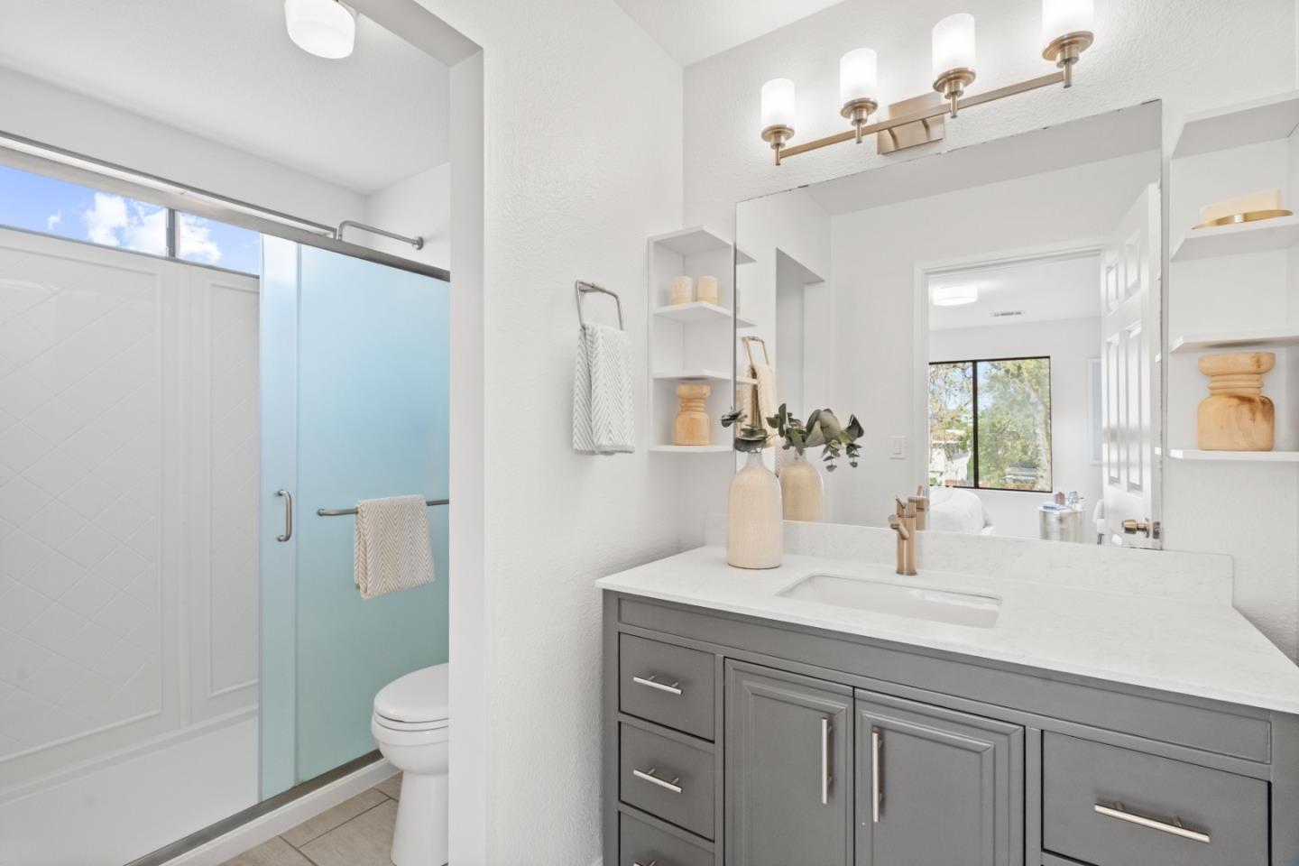 Detail Gallery Image 14 of 23 For 253 Oak Ave #202,  Redwood City,  CA 94061 - 2 Beds | 2 Baths