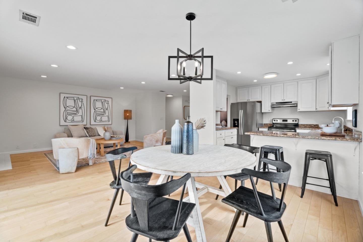 Detail Gallery Image 8 of 23 For 253 Oak Ave #202,  Redwood City,  CA 94061 - 2 Beds | 2 Baths