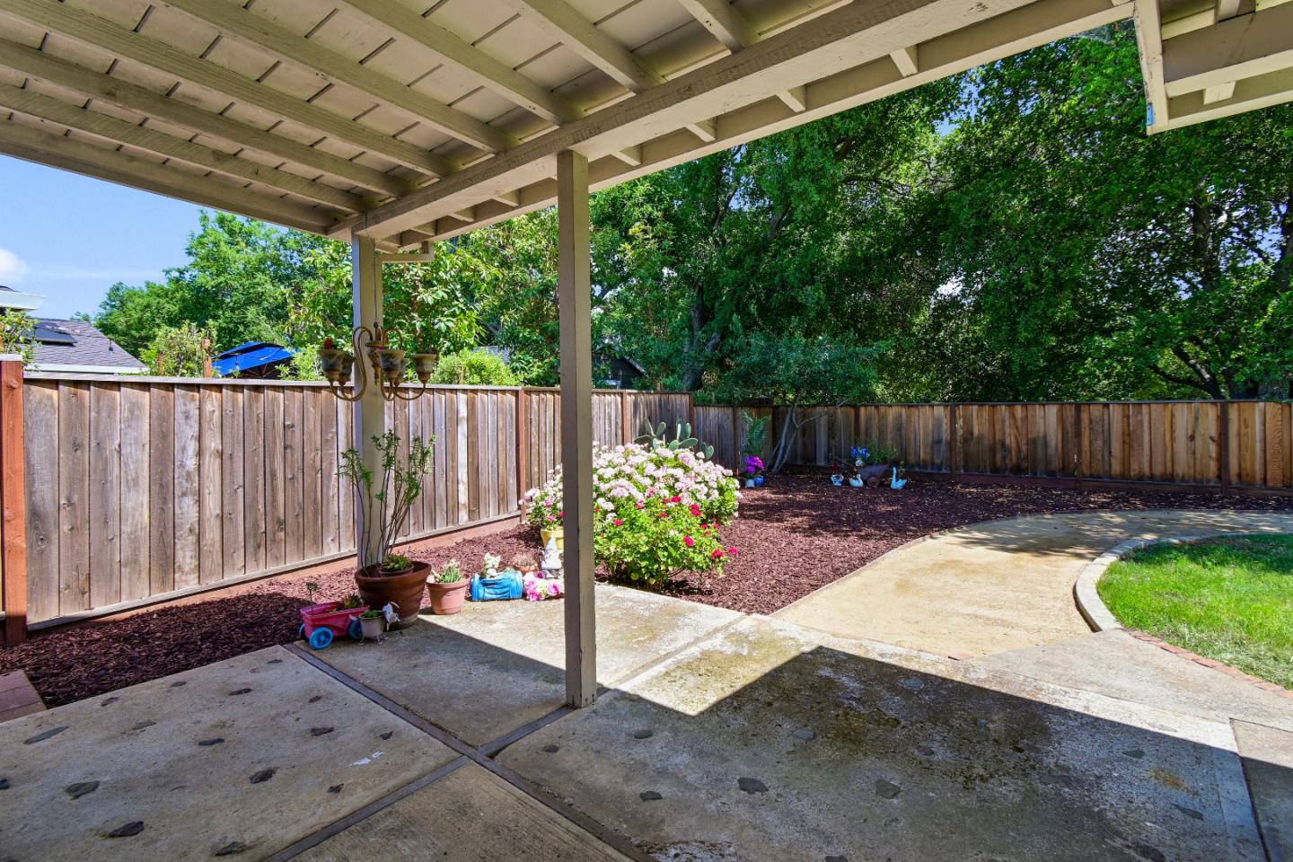 Detail Gallery Image 11 of 56 For 10350 Mann Dr, Cupertino,  CA 95014 - 3 Beds | 2 Baths
