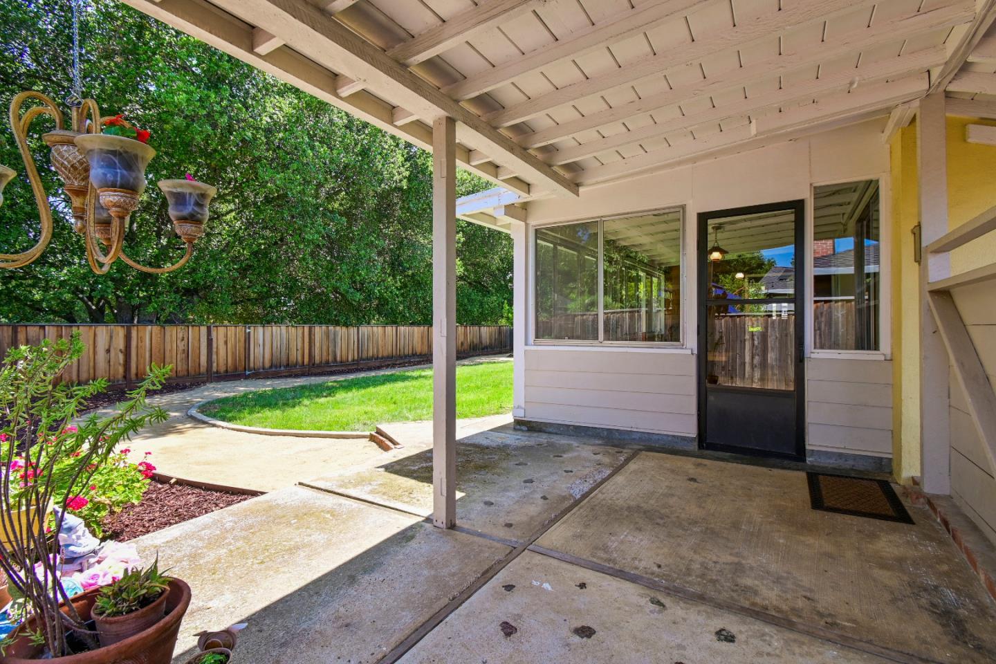 Detail Gallery Image 12 of 56 For 10350 Mann Dr, Cupertino,  CA 95014 - 3 Beds | 2 Baths