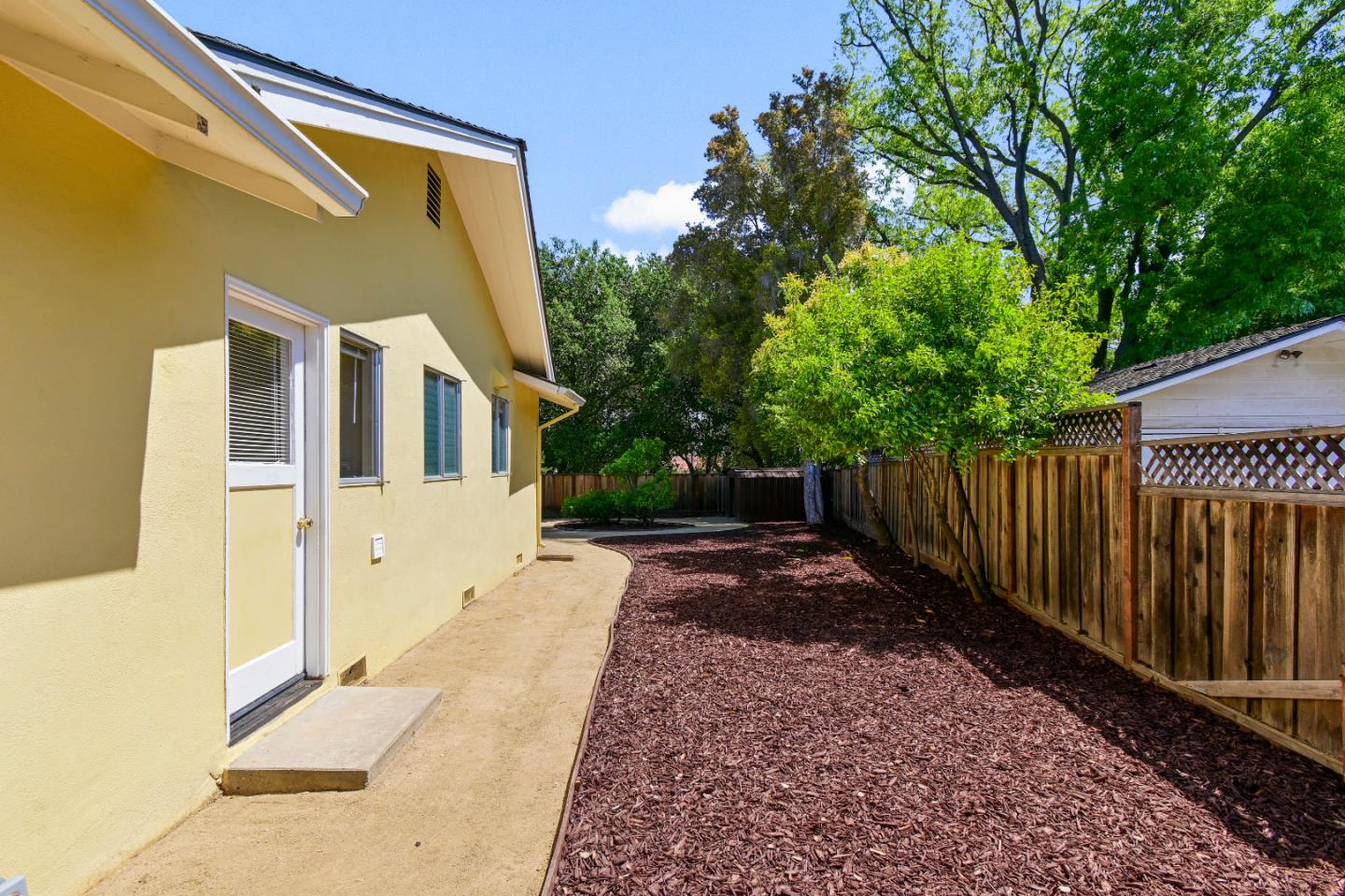 Detail Gallery Image 16 of 56 For 10350 Mann Dr, Cupertino,  CA 95014 - 3 Beds | 2 Baths