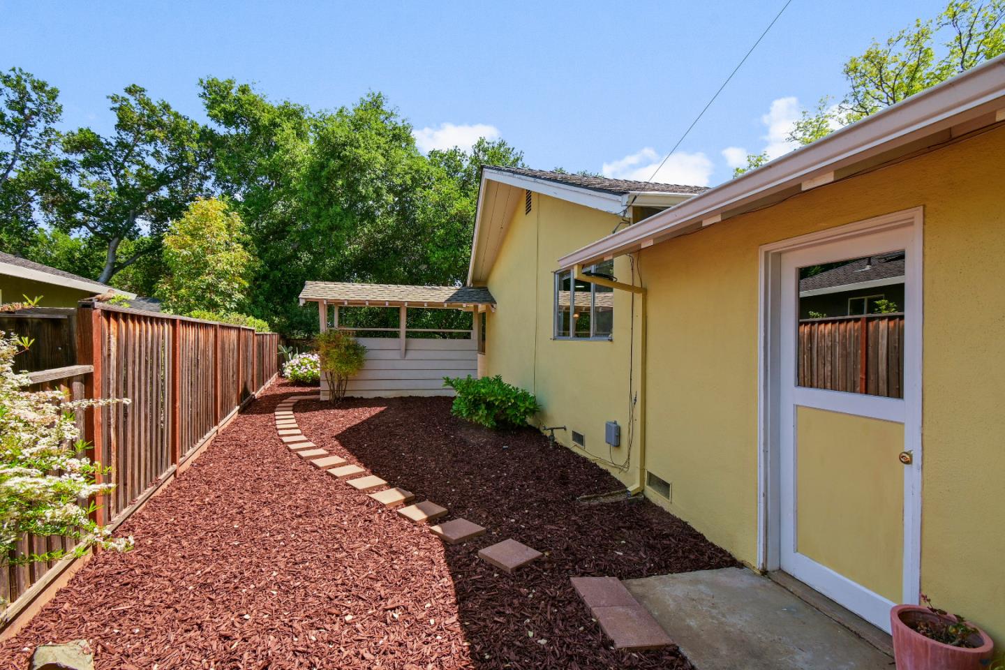 Detail Gallery Image 17 of 56 For 10350 Mann Dr, Cupertino,  CA 95014 - 3 Beds | 2 Baths