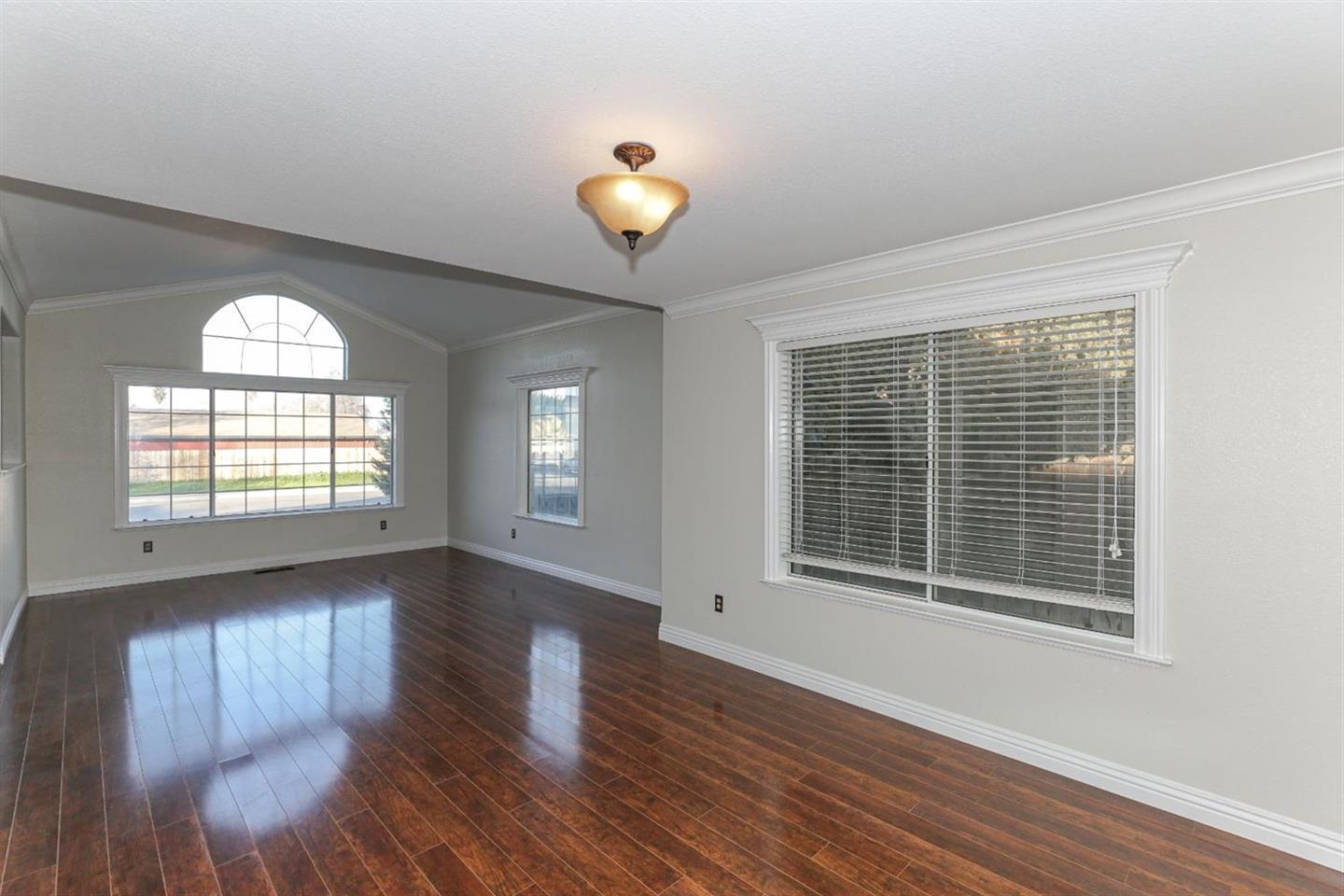 Detail Gallery Image 2 of 16 For 1118 Strawbridge Dr, Newman,  CA 95360 - 3 Beds | 2/1 Baths