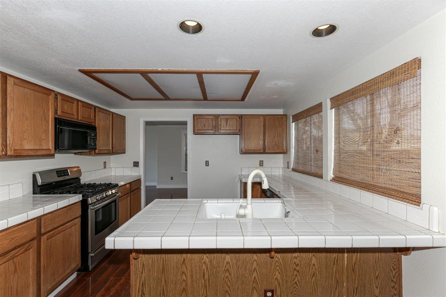 Detail Gallery Image 7 of 16 For 1118 Strawbridge Dr, Newman,  CA 95360 - 3 Beds | 2/1 Baths