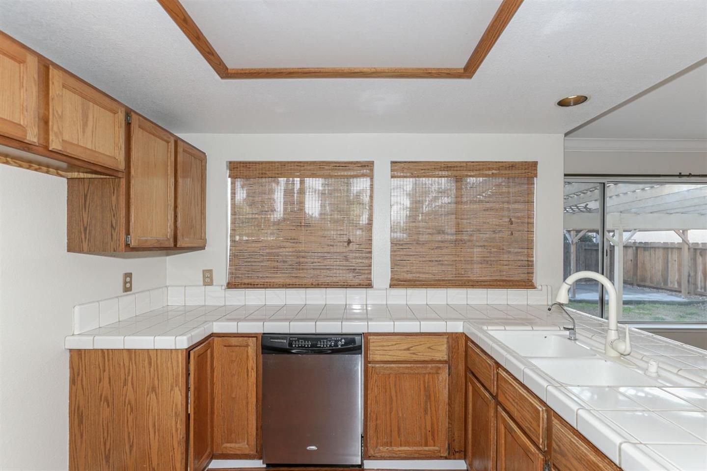 Detail Gallery Image 9 of 16 For 1118 Strawbridge Dr, Newman,  CA 95360 - 3 Beds | 2/1 Baths