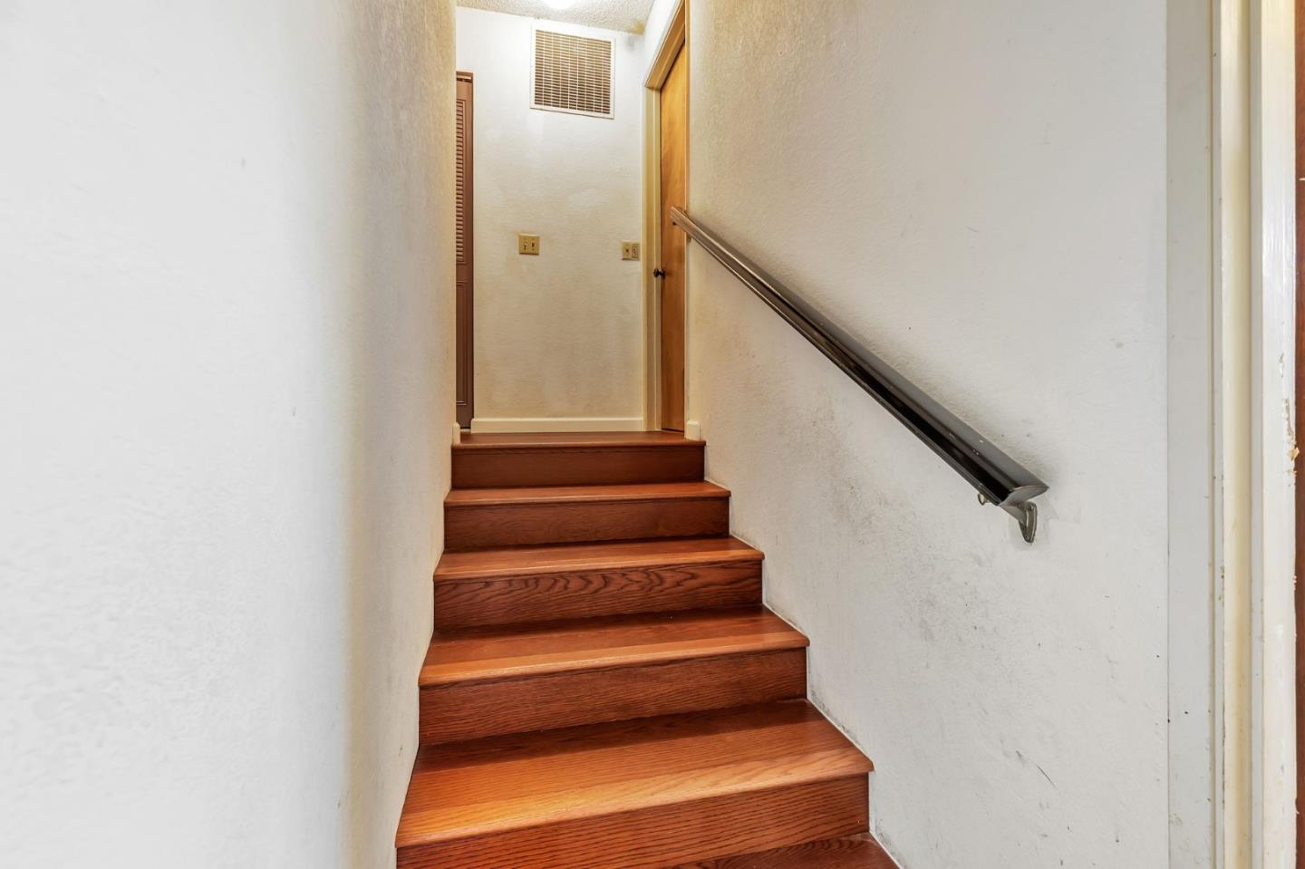 Detail Gallery Image 10 of 29 For 15035 Oak Hills Dr, Salinas,  CA 93907 - 4 Beds | 2 Baths
