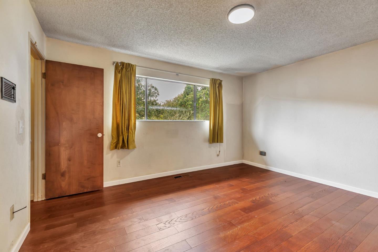 Detail Gallery Image 18 of 29 For 15035 Oak Hills Dr, Salinas,  CA 93907 - 4 Beds | 2 Baths