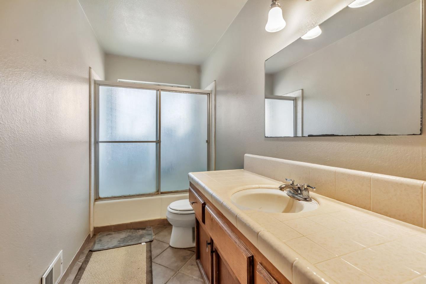 Detail Gallery Image 23 of 29 For 15035 Oak Hills Dr, Salinas,  CA 93907 - 4 Beds | 2 Baths