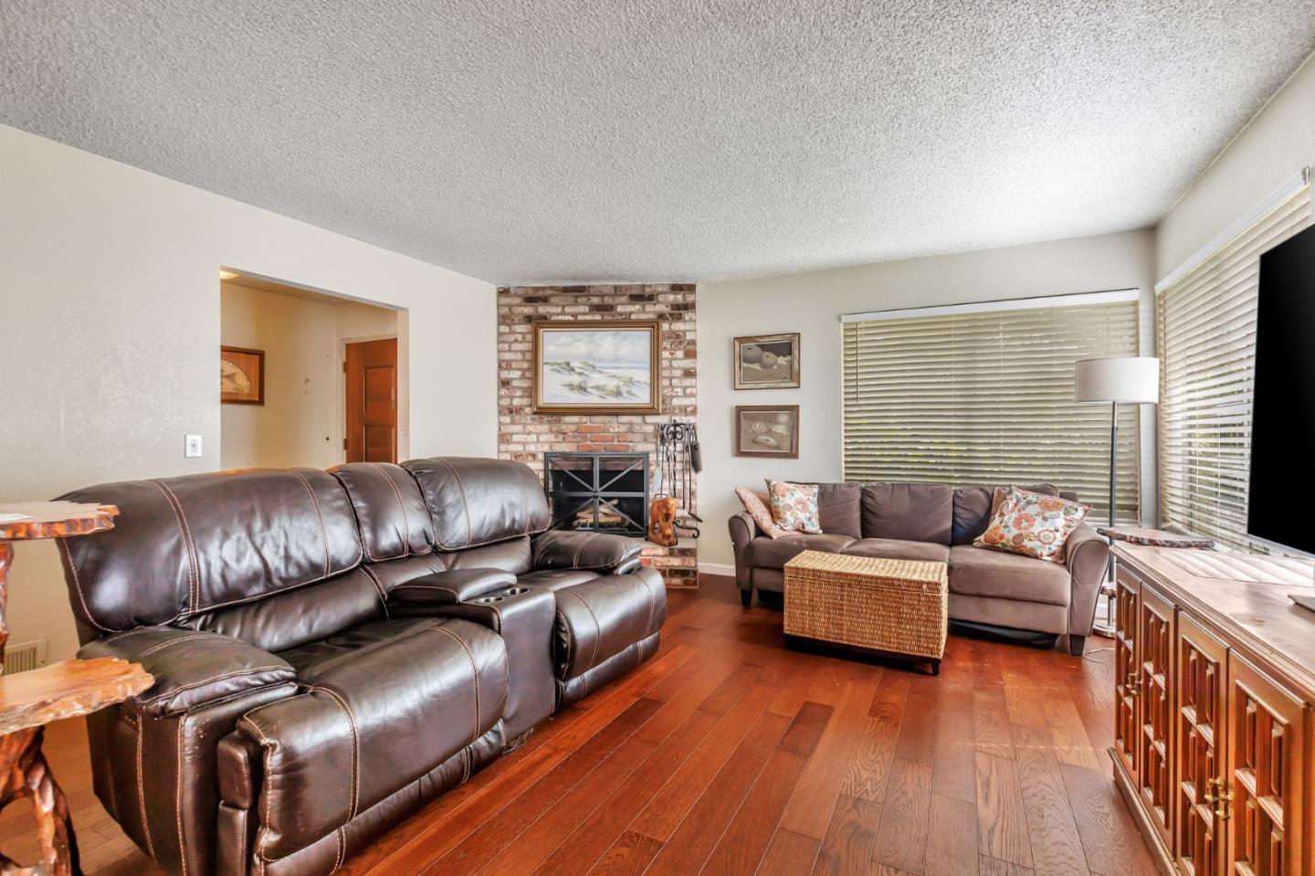 Detail Gallery Image 3 of 29 For 15035 Oak Hills Dr, Salinas,  CA 93907 - 4 Beds | 2 Baths