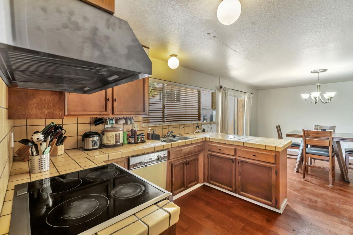 Detail Gallery Image 7 of 29 For 15035 Oak Hills Dr, Salinas,  CA 93907 - 4 Beds | 2 Baths