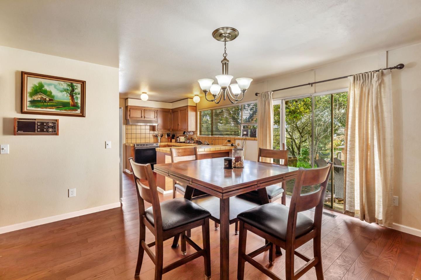 Detail Gallery Image 8 of 29 For 15035 Oak Hills Dr, Salinas,  CA 93907 - 4 Beds | 2 Baths