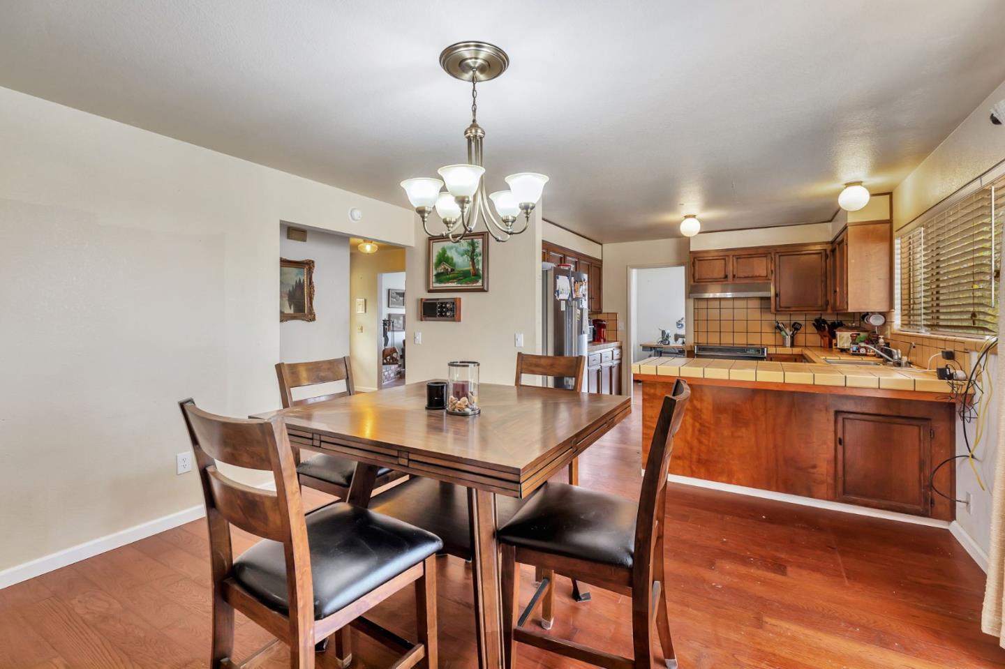 Detail Gallery Image 9 of 29 For 15035 Oak Hills Dr, Salinas,  CA 93907 - 4 Beds | 2 Baths
