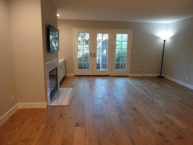 Detail Gallery Image 10 of 46 For 201 Ada Ave #25,  Mountain View,  CA 94043 - 2 Beds | 2/1 Baths