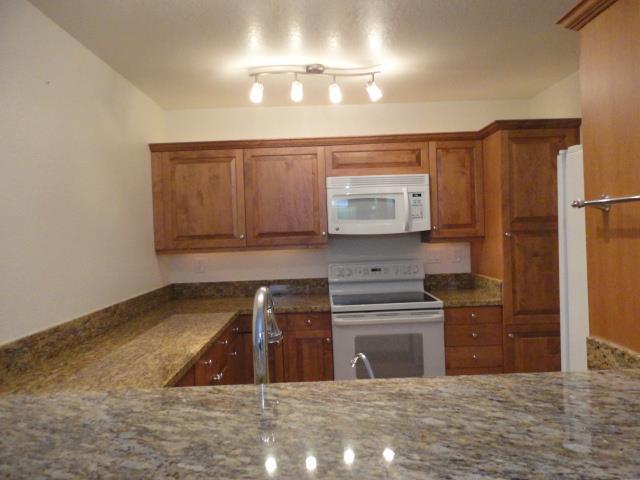 Detail Gallery Image 13 of 46 For 201 Ada Ave #25,  Mountain View,  CA 94043 - 2 Beds | 2/1 Baths