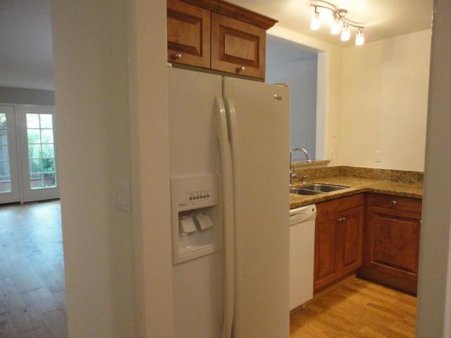 Detail Gallery Image 14 of 46 For 201 Ada Ave #25,  Mountain View,  CA 94043 - 2 Beds | 2/1 Baths