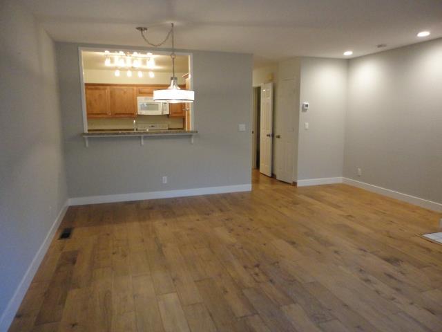 Detail Gallery Image 7 of 46 For 201 Ada Ave #25,  Mountain View,  CA 94043 - 2 Beds | 2/1 Baths