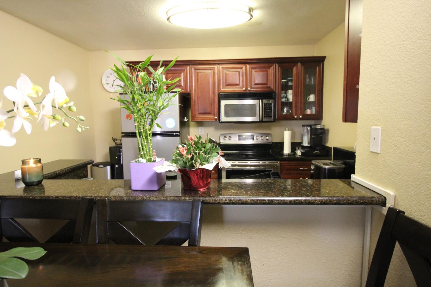 Detail Gallery Image 10 of 31 For 484 Dempsey Rd #185,  Milpitas,  CA 95035 - 2 Beds | 1 Baths