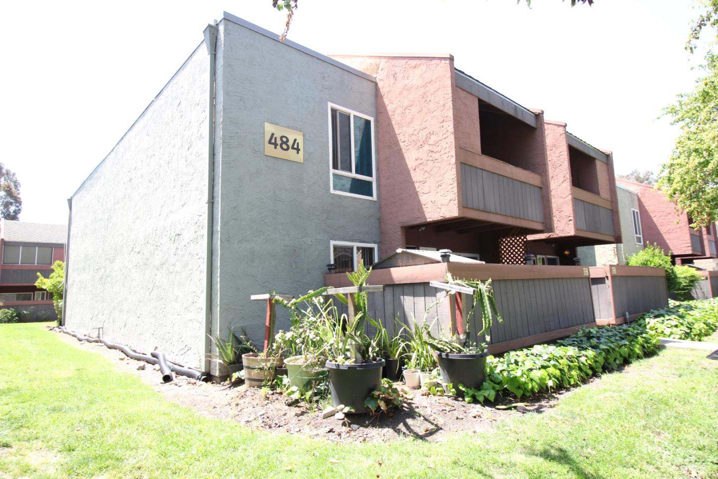 Detail Gallery Image 3 of 31 For 484 Dempsey Rd #185,  Milpitas,  CA 95035 - 2 Beds | 1 Baths