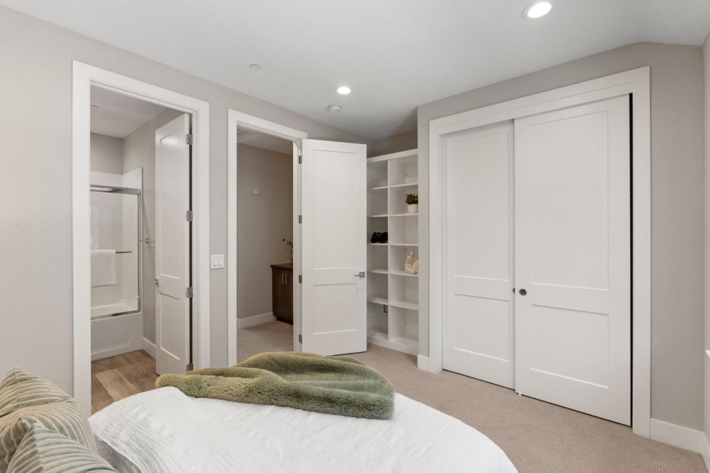 Detail Gallery Image 14 of 26 For 3456 Flash Cmn, Fremont,  CA 94538 - 2 Beds | 2/1 Baths