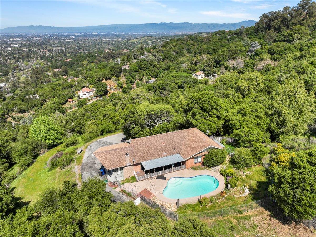 Detail Gallery Image 10 of 14 For 16870 Quarry Rd, Los Gatos,  CA 95030 - 7 Beds | 4 Baths
