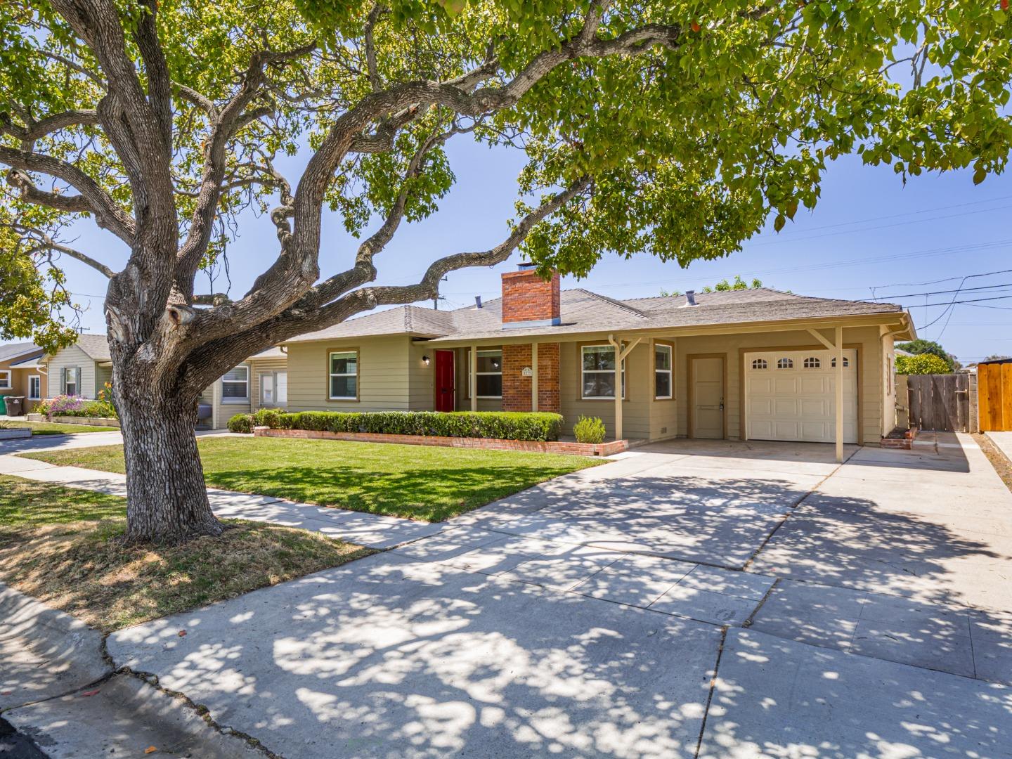 1233 Monroe ST, Salinas CA 93906