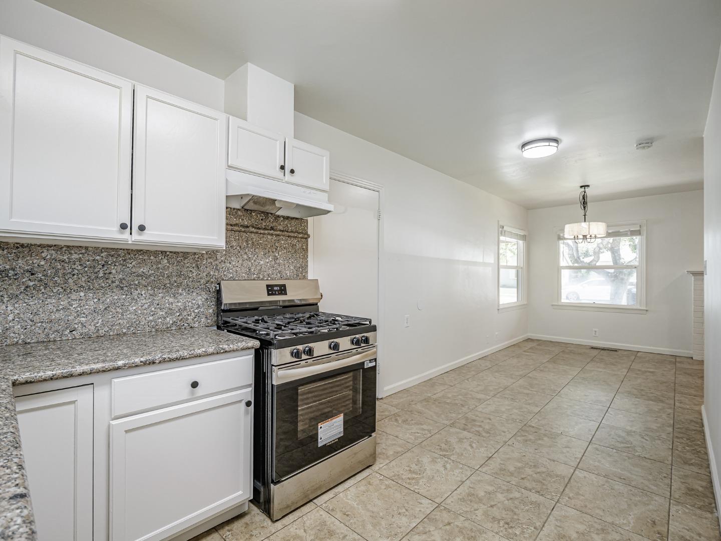 Detail Gallery Image 14 of 37 For 1233 Monroe St, Salinas,  CA 93906 - 3 Beds | 2 Baths