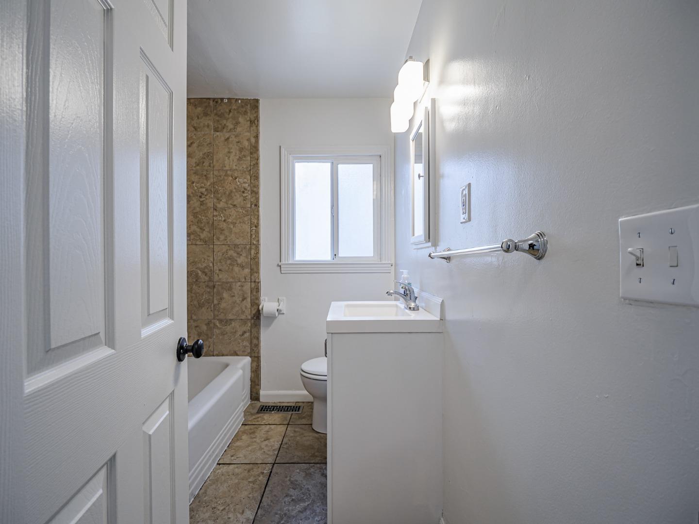 Detail Gallery Image 19 of 37 For 1233 Monroe St, Salinas,  CA 93906 - 3 Beds | 2 Baths
