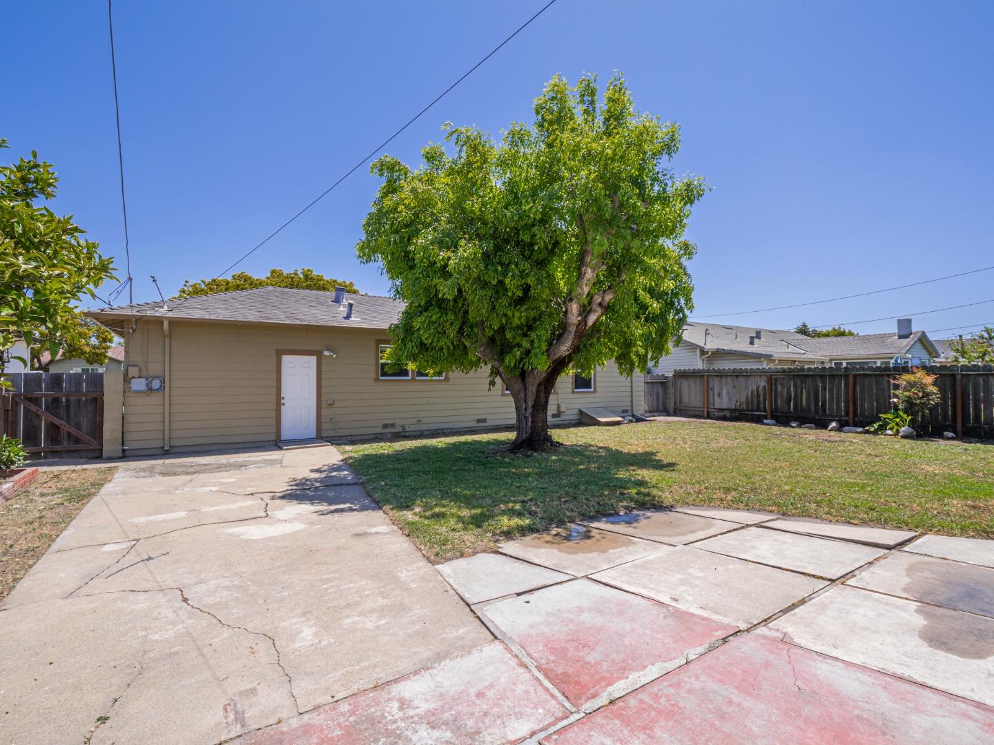 Detail Gallery Image 29 of 37 For 1233 Monroe St, Salinas,  CA 93906 - 3 Beds | 2 Baths