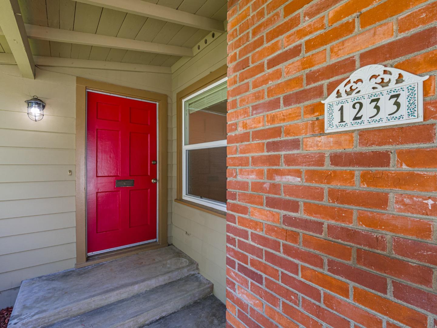 Detail Gallery Image 3 of 37 For 1233 Monroe St, Salinas,  CA 93906 - 3 Beds | 2 Baths