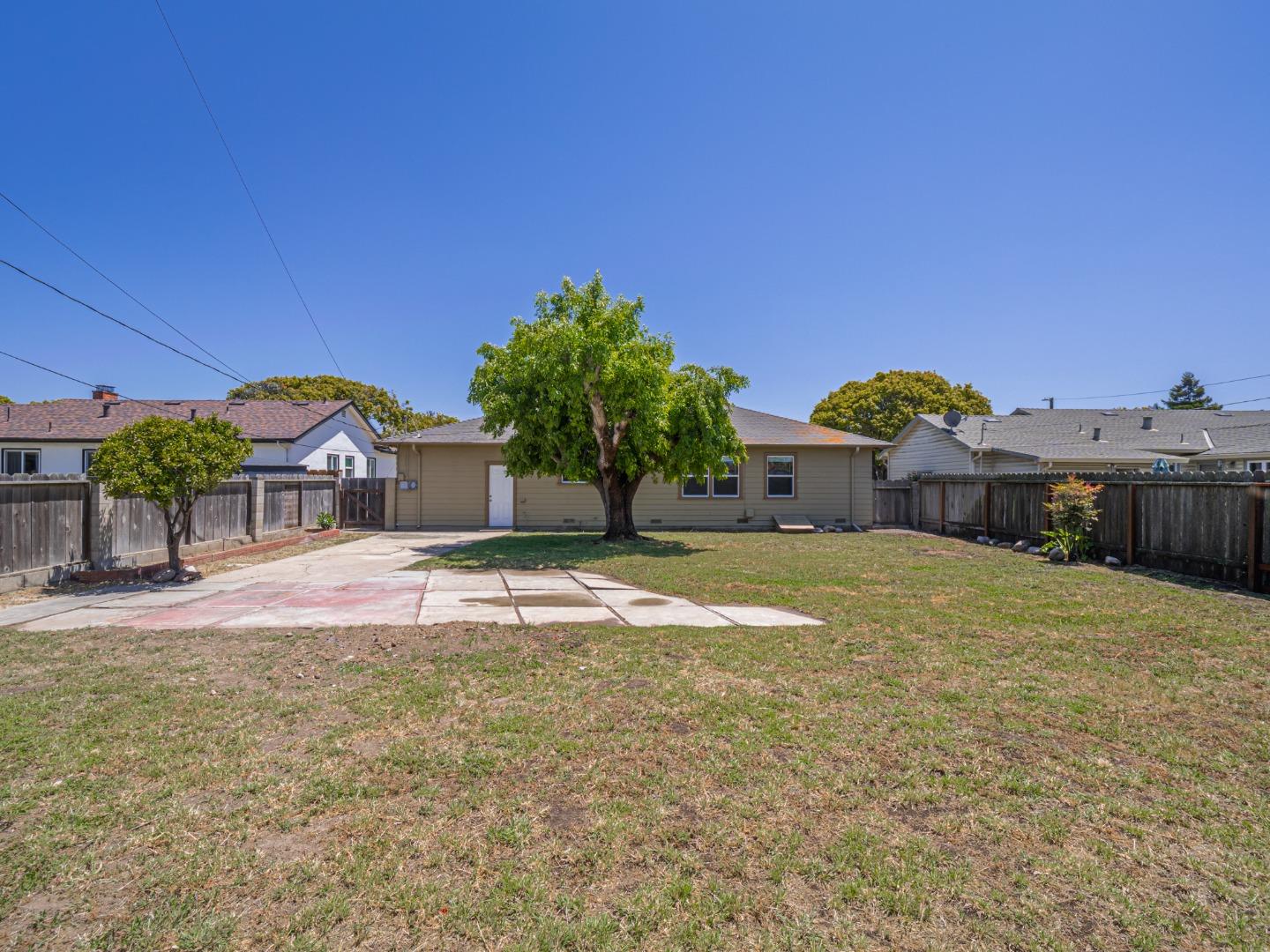 Detail Gallery Image 30 of 37 For 1233 Monroe St, Salinas,  CA 93906 - 3 Beds | 2 Baths