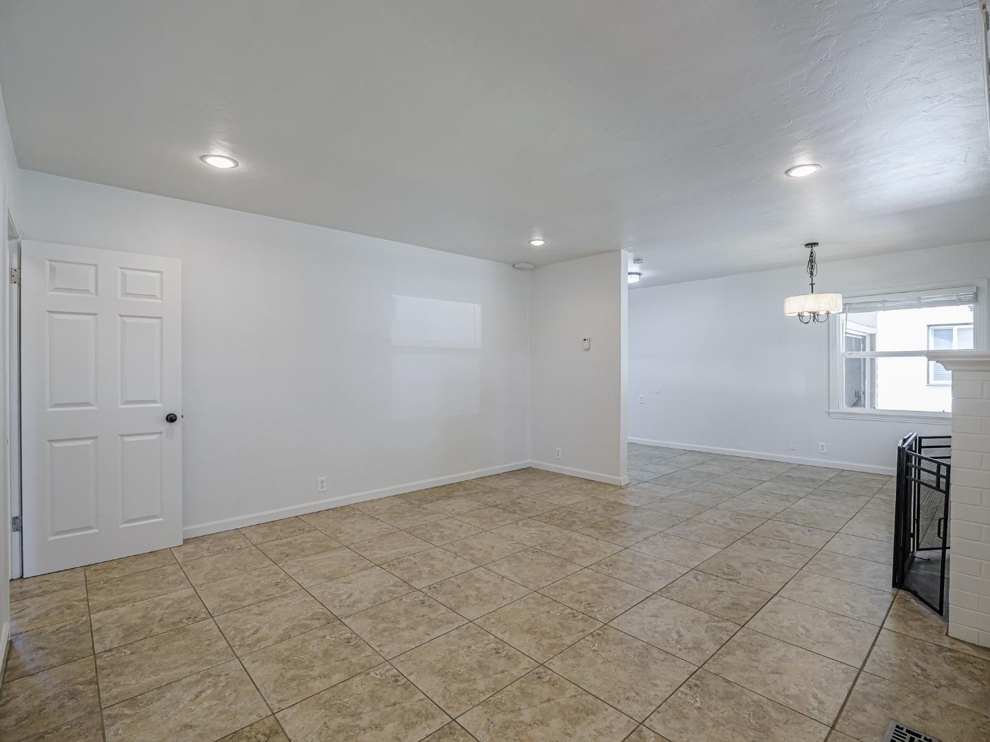 Detail Gallery Image 4 of 37 For 1233 Monroe St, Salinas,  CA 93906 - 3 Beds | 2 Baths